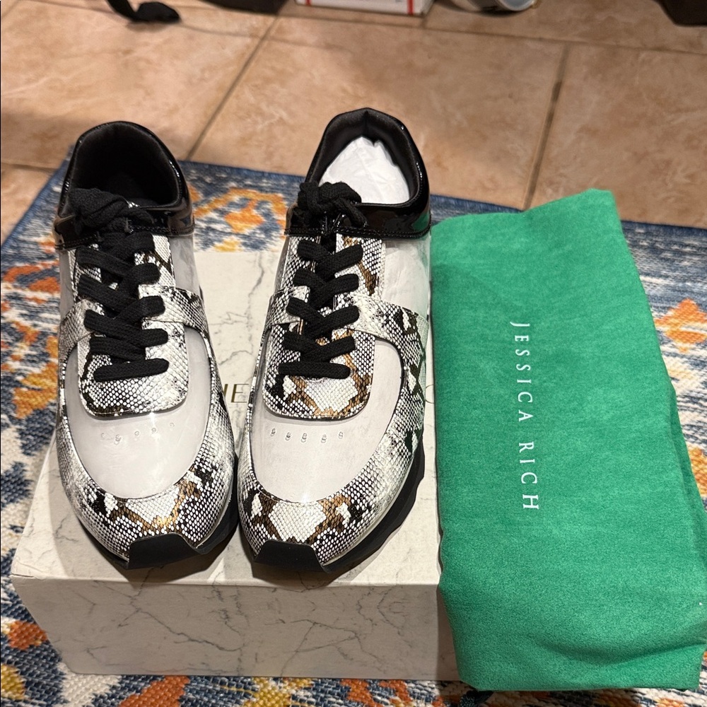 Jessica Rich Transparent Sneaker